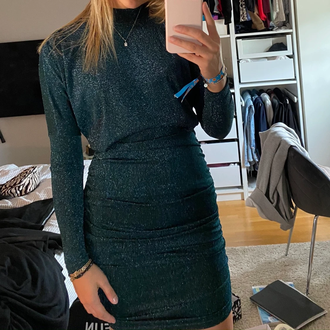 Glittrig klänning Ax Paris, strl 36