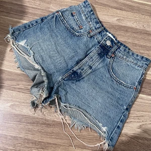 Zara shorts - Zara shorts i storlek 36! Supersnygg shorts som säljs inte längre på Zaras webbplats! 💕