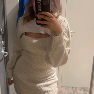 klänning - säljer denna jätte mysiga klänning från hm med en topp till? För stor för mig, kommer inte till någon användning tyvärr. Båda delarna är i storlek M💘