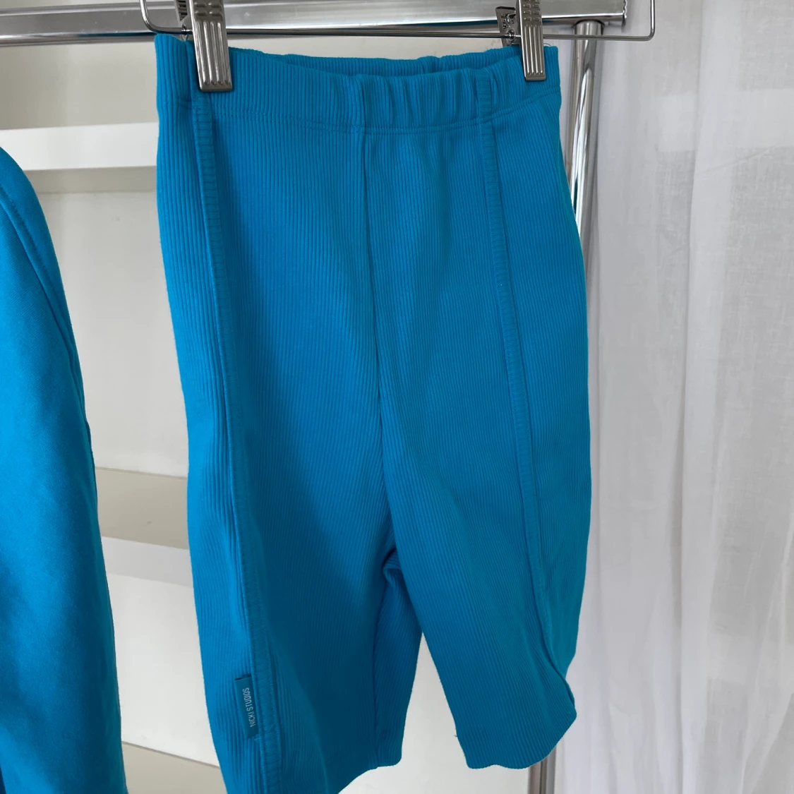 NICKI STUDIO TRÖJA OCH KYCKELBYXOR  - 91