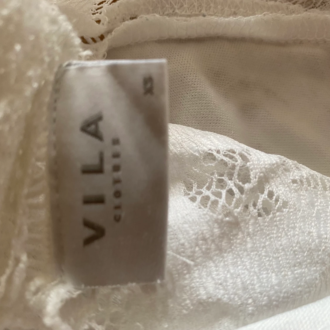 Vit spetsblus stl:xs, passar stl:S också - 91