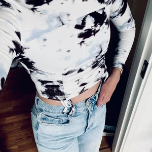 Topp - Aldrig använd topp i storlek S från Cider. Jag skulle snarare säga att den är XS då den satt tight på mig som vanligtvis är en S. 