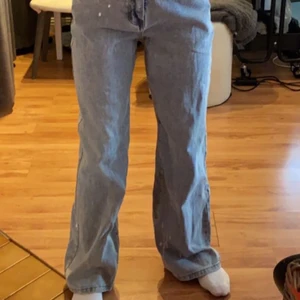 ljus blå jeans  - ljus blå raka jeans