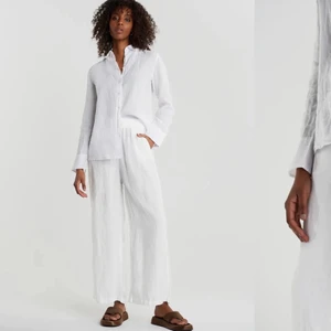 Linnebyxor  - Säljer dessa slutsålda linnebyxor från ginatricot. Byxorna är i toppskick. Dom är i en strl 34 men skulle säga att dom passar 34 och 36. Köpare står för frakt. Budgivning börjar på 300. Köp direkt för 500kr