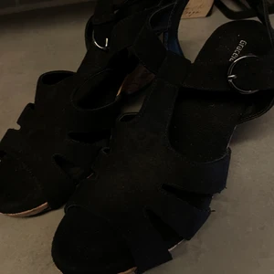 Klackar med kilklack - Underbara kilklackar säljes pga flytt 