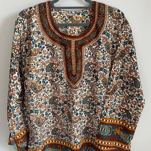 Blouse with pattern - Light and for warm days, 5 out 5 condition, size fits medium with a bit oversized style.