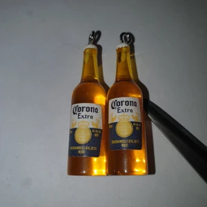 Corna berlocker  - Ett par Corona flaskor för 30 kr man kan få dem som Örhängen oxå