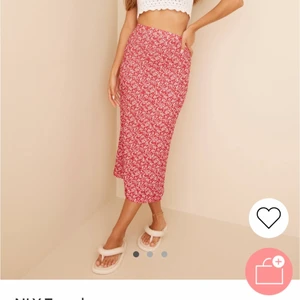 Långkjol nelly - Säljer denna långakjol från Nelly med matchande topp. Super bra skick ❤️‍🩹