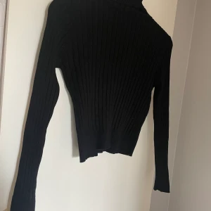 Svart polotröja  - Polotröja i nyskick 