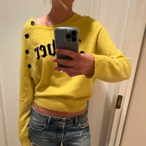 Zadig cashmere tröja - Cashmere tröja från Zadig & Voltaire. Jätte snygg gul färg. 