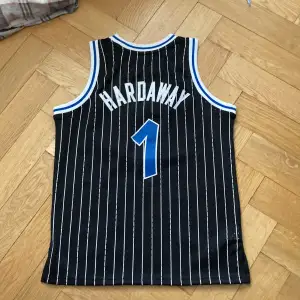 Penny hardaway Jersey köpt på 2 win för 3 månader sen knappt använd