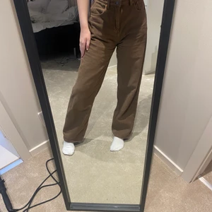 jeans - bruna jätte sköna jeans ifrån Motel rocks🤎använda men i bra skick (lite overzise)