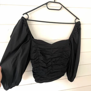 Svart topp - Snygg svart topp från Gina storlek 36