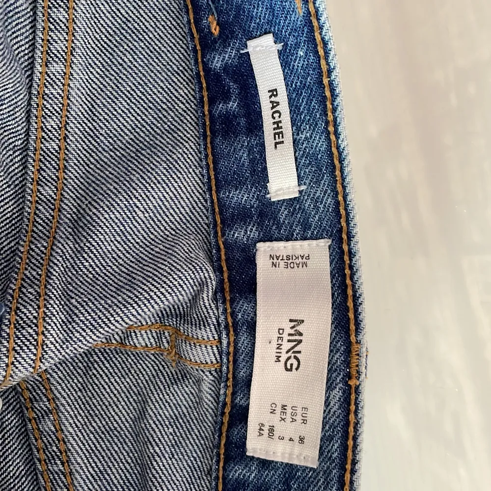 Helt nya oanvända, säljs för de är för stora på mig   Finns 2 st båda 200 kr st . Jeans & Byxor.