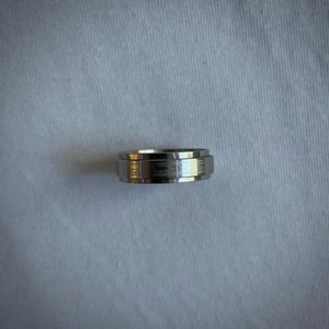 Ring - Double layer graphic ring. Size: 21mm. Rostfritt material. Fri frakt. 