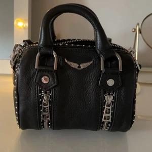 Zadig väska Sunny  - säljer min zadig väska i den lilla modellen då jag ej använder den den är nästan oanvänd. skriv för fler bilder💕 INGA BYTEN