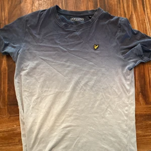 T-shirt  - Säljer t-shirt pga kommer inte till användning 