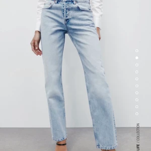 Mid Rise Jeans Zara - Mid Rise jeans från zara, ljusblå, då dem är i lite större storlek sitter dem snyggt lågmidjat 💓💓 köp direkt för 300kr 💓💓