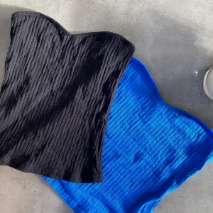 Toppar  - Säljer två toppar, 40kr/st eller båda för 65kr🥰 har aldrig använt någon av de så båda är i nyskick!