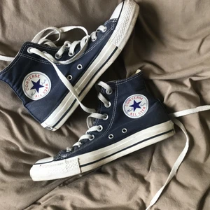 Converse - Säljer mina converse som jag köpte förra sommaren, användes bara några gånger och de är i bra skick🥰