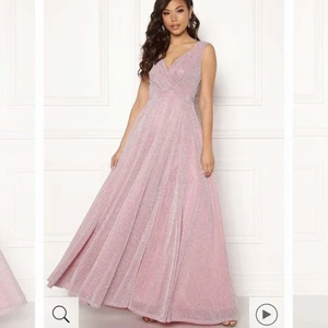 Rosa balklänning  - Säljer min rosa glittriga balklänning 