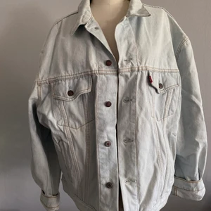 Levis Jean jacket ljusblå - Inte använd alls. Oversized ljusblå Levis original. 