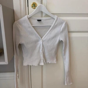 Kofta  - Kofta i jättefint skick. Storlek S, 60 kr + frakt 