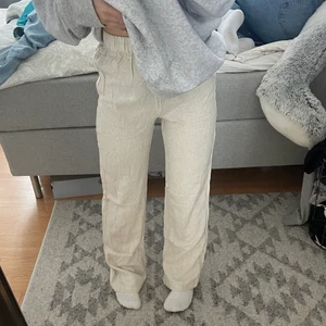 Linnebyxor - Linnebyxor i storlek xs med resår i midjan, passar perfekt för dig som är mellan 155-166 cm lång! oanvända 🫶🏼