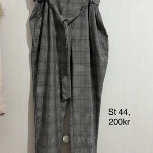 Byxor - I ett gott skick har används 2 gånger bara 