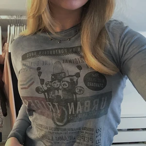 Vintage tröja med print - Fin tröja, säljer för att den ej kommit till användning så mycket💞