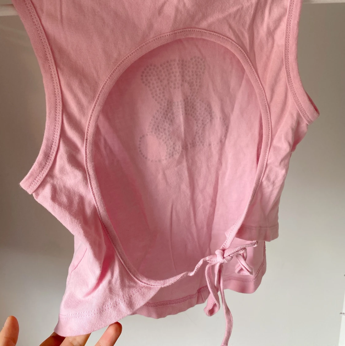 Rosa topp med öppen rygg  - 90