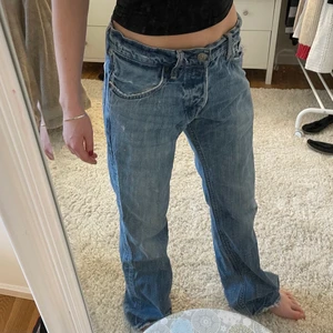 Lågmidjade jeans - Säljer dessa lågmidjade jeansen då de tyvärr är för stora för mig :( köparen står för frakt 