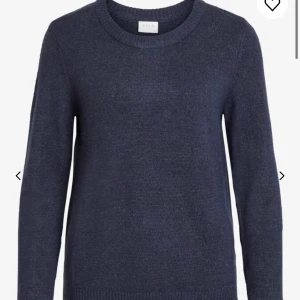 Stickad tröja  - Säljer denna stickade tröja från vila då den ej kommer till användning den är använd ca 1 gånger ❤️