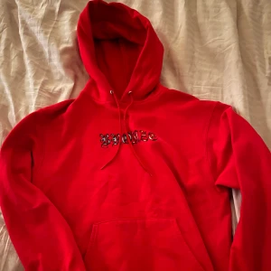 Bronze56k hoodie - ice’n’fire bronze56k hoodie. lite nopprig men annars jättebra skick 💕💕skriv privat för frågor