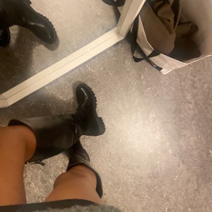  👢 👢 - As snygga och bekväma boots, perfekt nu till hösten! I toppskick (endast använda 1 gång). Säljer då jag har ett liknande par<3 