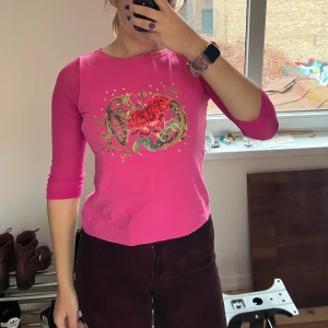 Rosa topp - Säljer fina denna rosa topp! Toppen är i jätte fin sick och är y2k inspirerad❤️
