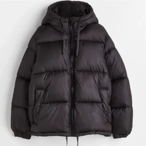 H&M jacka - En relativt oanvänd h&m jacka som är slutsåld.