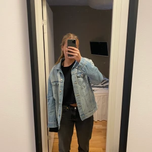Jeansjacka - Jeansjacka ifrån H&M i storlek 38.  150kr + frakt! 💙💙 