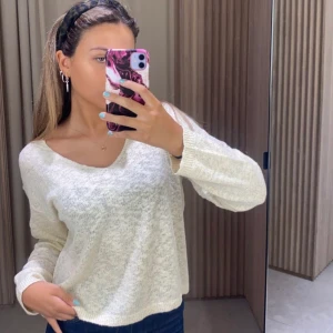 Tröja mango  - Tröja från mango i storlek S. Använd 1 gång. 150kr plus frakt på 62.