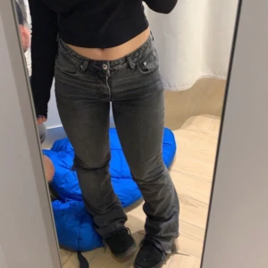 Jeans  - Gråa jeans från Gina tricot 