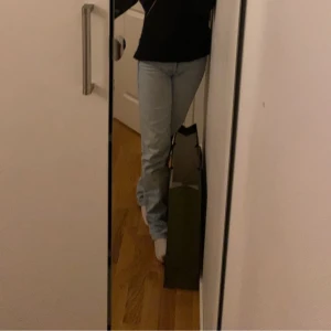 Zara jeans! - Säljer dessa as snygga jeans pga att dom sitter lite för små😍 Nästan aldrig andvända👌 Jag är 165 och dom är perfekta i längden för mig.