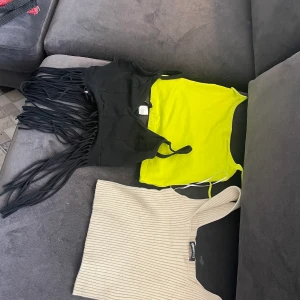 3st Croptops  - Aldrig använda. Fint skick  Alla för 80kr 