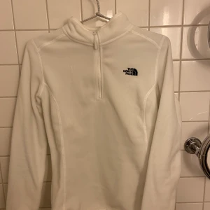 Vit fleecetröja  - RESERVERAD 🤍