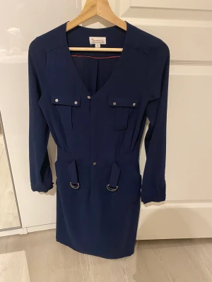 Klänning  - Jätte fin klänning perfekt nu till vinter eller när som den är i storlek 36 är nästan aldrig använd 