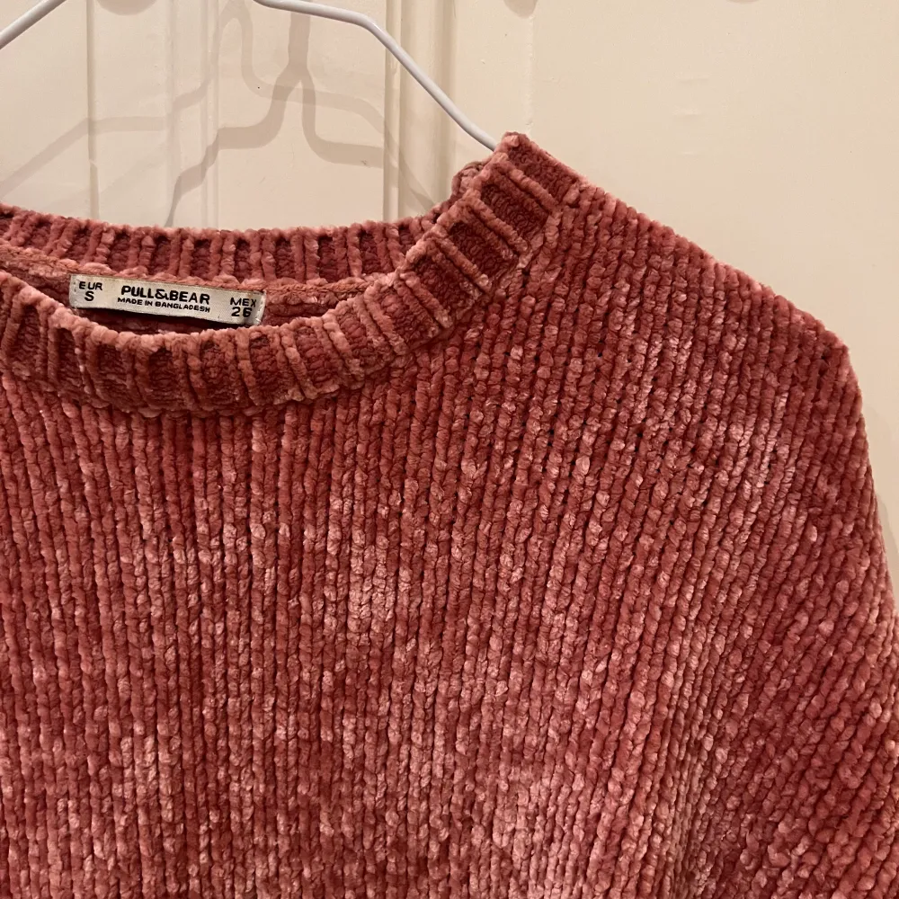 Super soft oversized chenille sweater from Pull & Bear. Perfect condition. Size S.. Stickat.