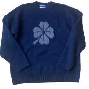Our Legacy Clover Sweater - Size 48 Skön och mysig och stor i size Inte äkta men har tags osv (därav priset)
