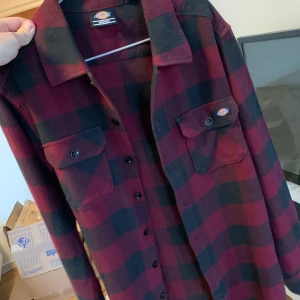 Dickies skjorta - Dickies skjorta storlek medium. Använd Max 5 gånger.  