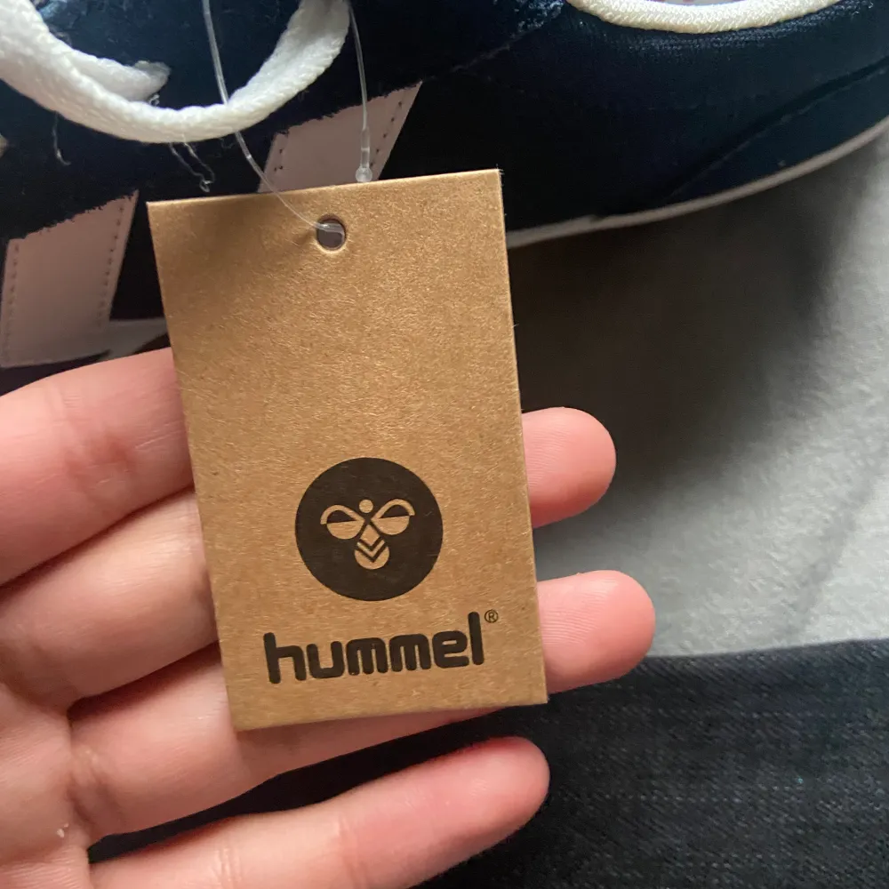 Helt nya hummel skor köpta för 600kr, säljs pga storleken ej passar, stl 45,46 säljs för 399 och post ingår om man hämtar dom 349. Skor.