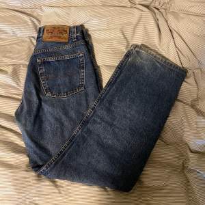 Superfina vintage raka jeans från crocker, storlek W30L32