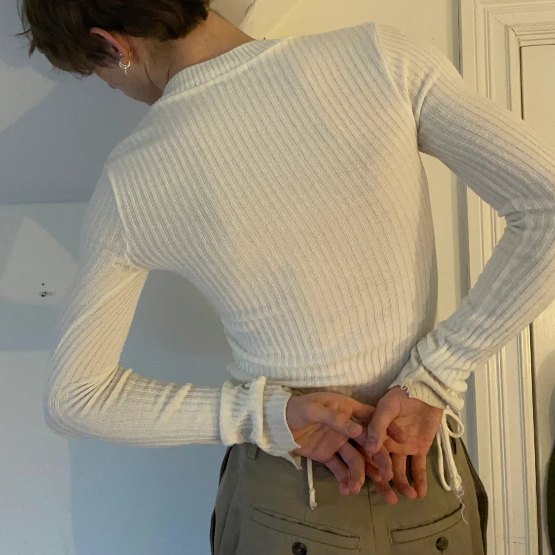 Vintage vit stickad ribbad tight tröja med snörning - 90